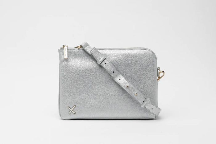 HOME-LEE_OVERSIZED CLUTCH SILVER _ OVERSIZED CLUTCH SILVER _ Ebony Boutique NZ