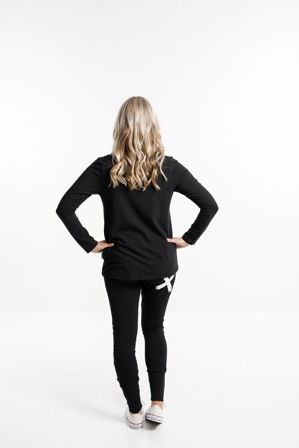 HOME LEE_TAYLOR TEE LONG SLEEVE _ TAYLOR TEE LONG SLEEVE _ Ebony Boutique NZ