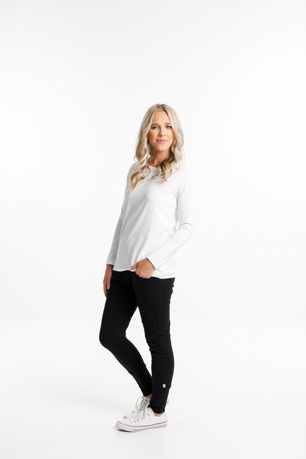 HOME LEE_TAYLOR TEE LONG SLEEVE WHITE _ TAYLOR TEE LONG SLEEVE WHITE _ Ebony Boutique NZ