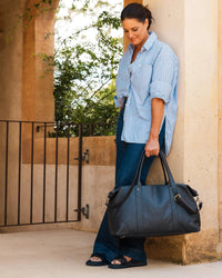 LOUENHIDE_ALEXIS WEEKENDER TRAVEL BAG NAVY _ ALEXIS WEEKENDER TRAVEL BAG NAVY _ Ebony Boutique NZ