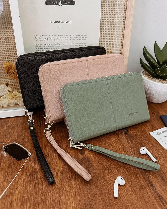 LOUENHIDE_ARABELLA TRAVEL WALLET SAGE GREEN _ ARABELLA TRAVEL WALLET SAGE GREEN _ Ebony Boutique NZ