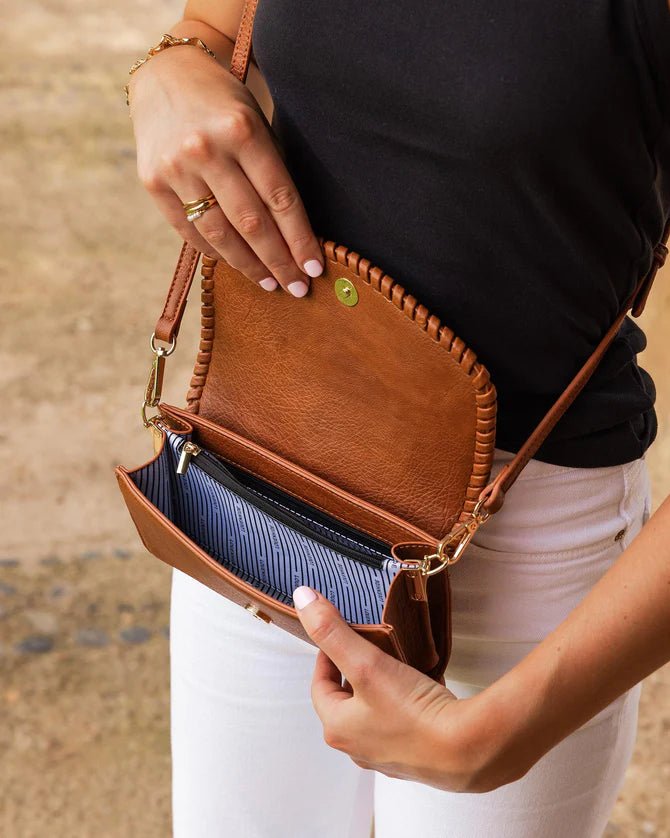 LOUENHIDE_HARLOW CROSSBODY BAG TAN _ HARLOW CROSSBODY BAG TAN _ Ebony Boutique NZ