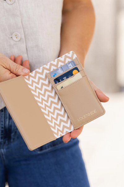 LOUENHIDE_PEPPER PASSPORT HOLDER CAMEL _ PEPPER PASSPORT HOLDER CAMEL _ Ebony Boutique NZ