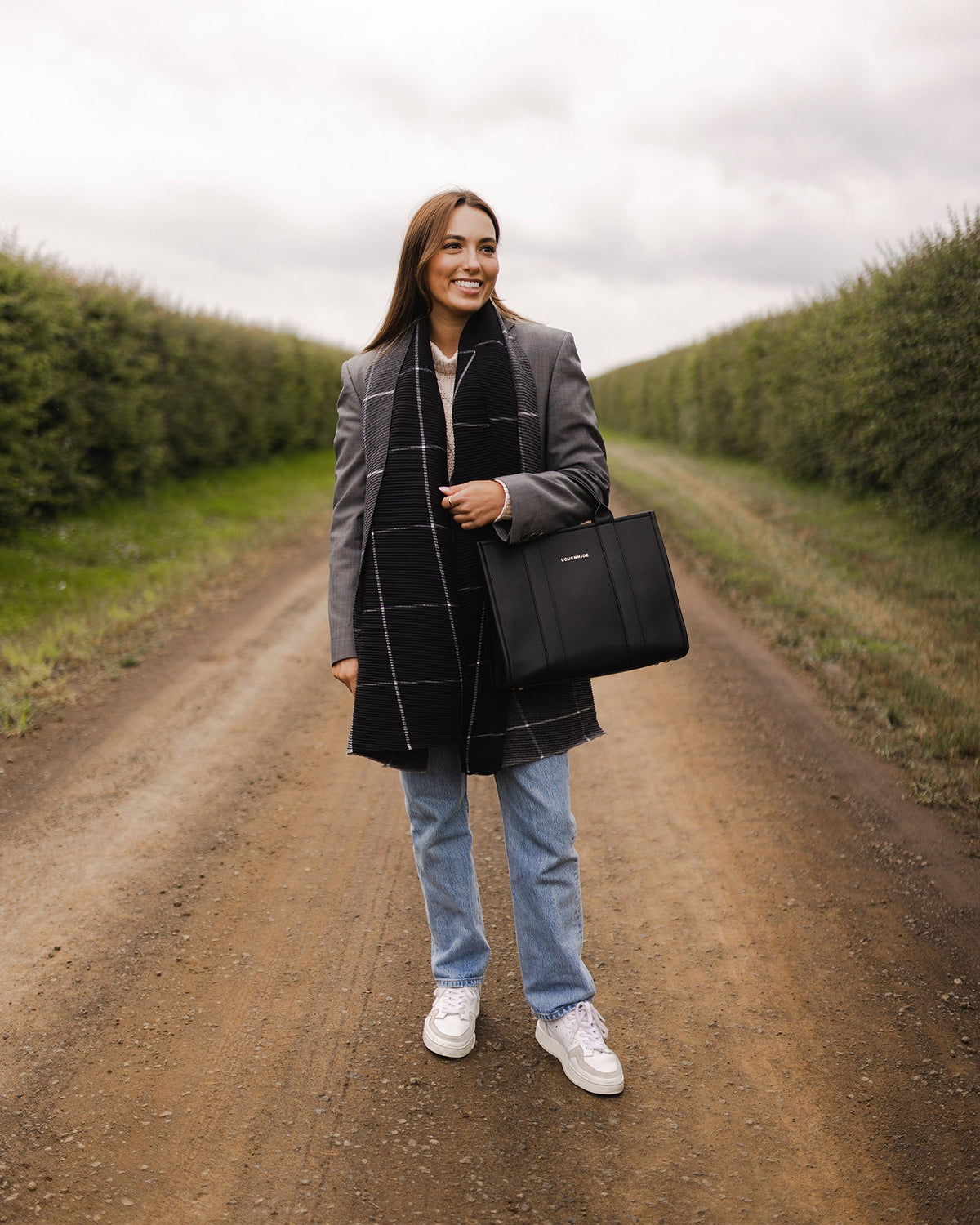 LOUENHIDE_MANHATTAN TOTE BAG BLACK _ _ Ebony Boutique NZ