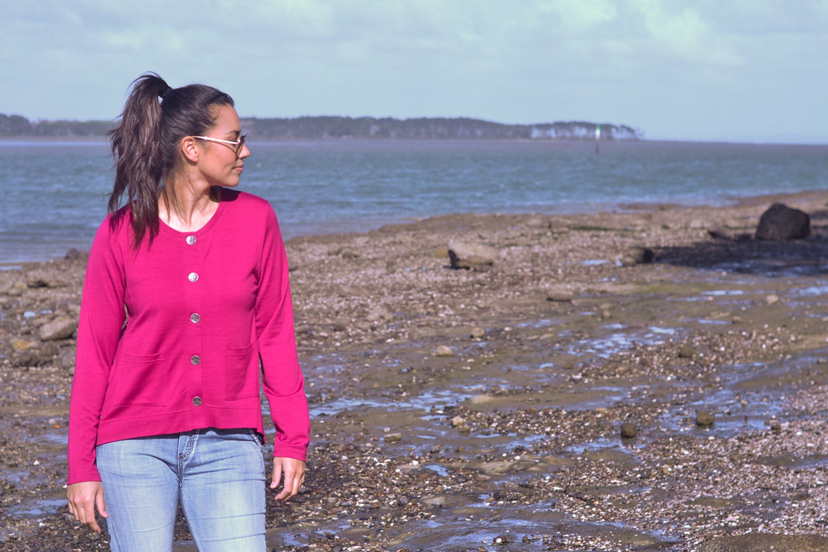 EBONY_MERINO CRESCENT HEM CARDIGAN WITH POCKETS LONG SLEEVES ROUND NECK RASPBERRY _ _ Ebony Boutique NZ