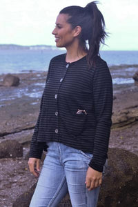 EBONY_MERINO CRESCENT HEM CARDIGAN WITH POCKETS LONG SLEEVES ROUND NECK STRIPE BLACK/GREY _ _ Ebony Boutique NZ