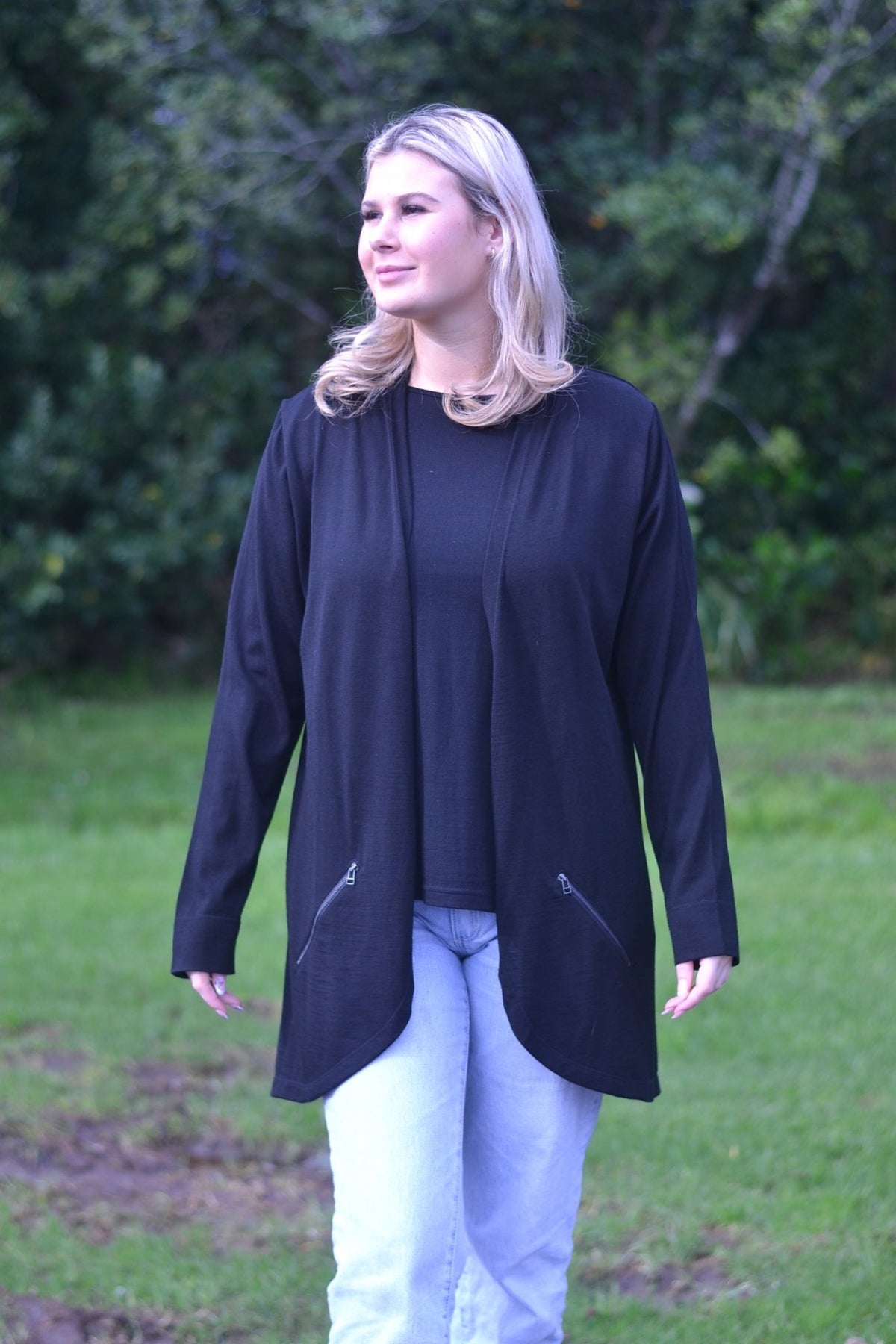 EBONY_MERINO ZIP POCKET CARDIGAN LONG SLEEVES WOMENS BLACK _ _ Ebony Boutique NZ