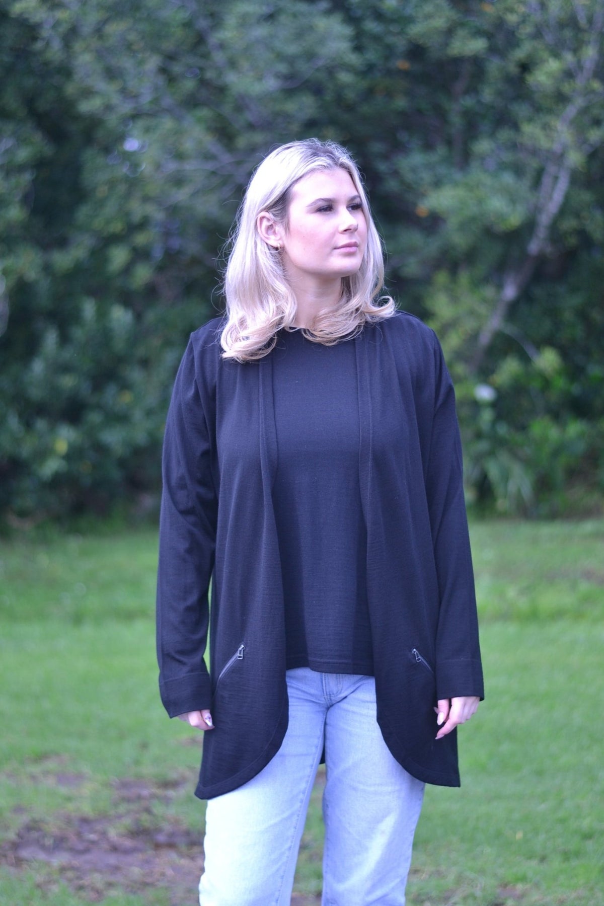 EBONY_MERINO ZIP POCKET CARDIGAN LONG SLEEVES WOMENS BLACK _ _ Ebony Boutique NZ