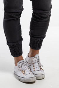 HOME-LEE_WEEKENDER JEANS BLACK _ _ Ebony Boutique NZ
