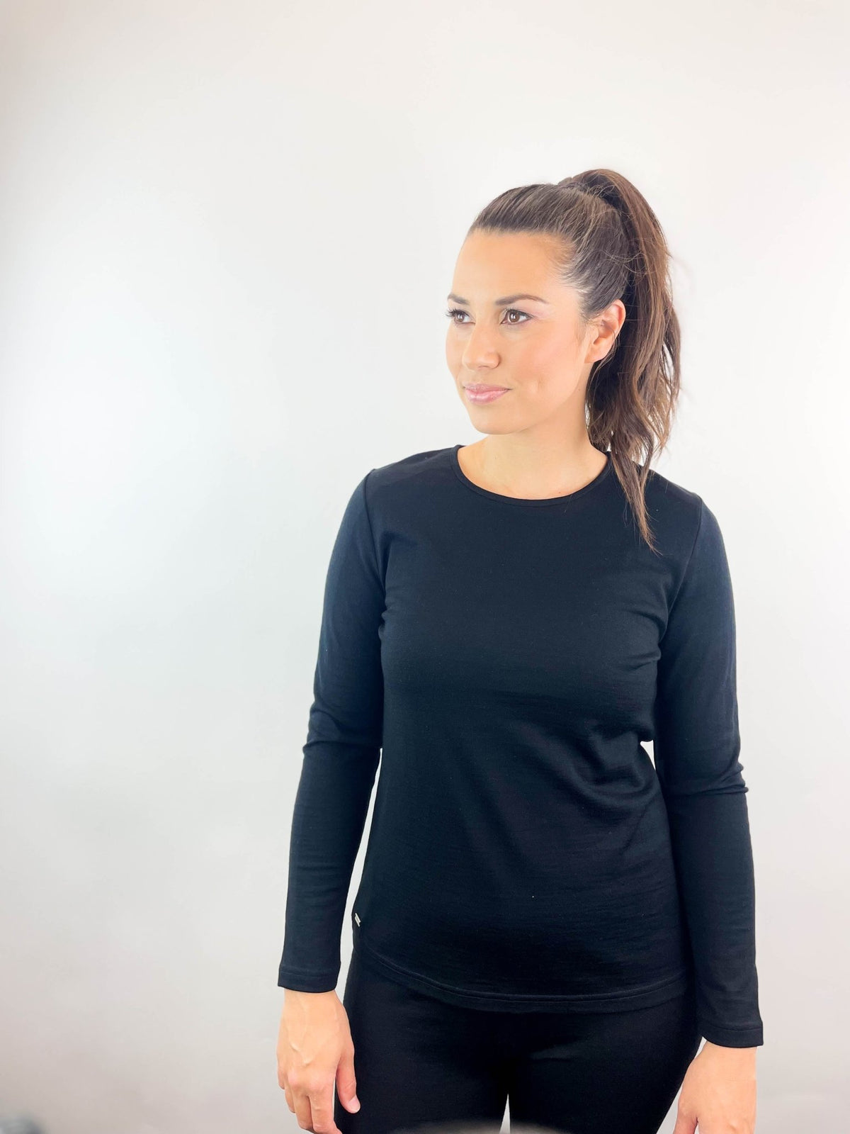 EBONY_WOMENS 100% MERINO (210) LONG SLEEVE CREW TOP BLACK _ _ Ebony Boutique NZ