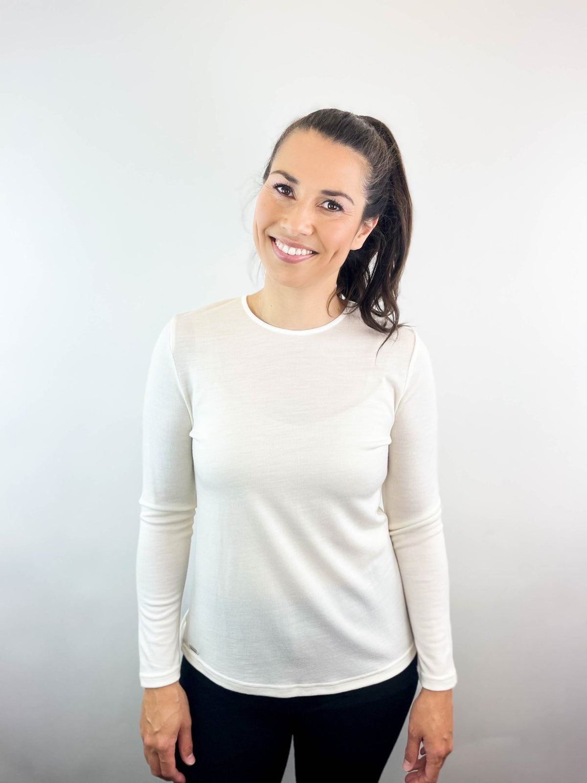 EBONY_WOMENS 100% MERINO (210) LONG SLEEVE SATIN CREW TOP IVORY _ _ Ebony Boutique NZ