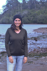 EBONY_WOMENS 100% MERINO (210) LONG SLEEVE V NECK TOP OLIVE _ _ Ebony Boutique NZ