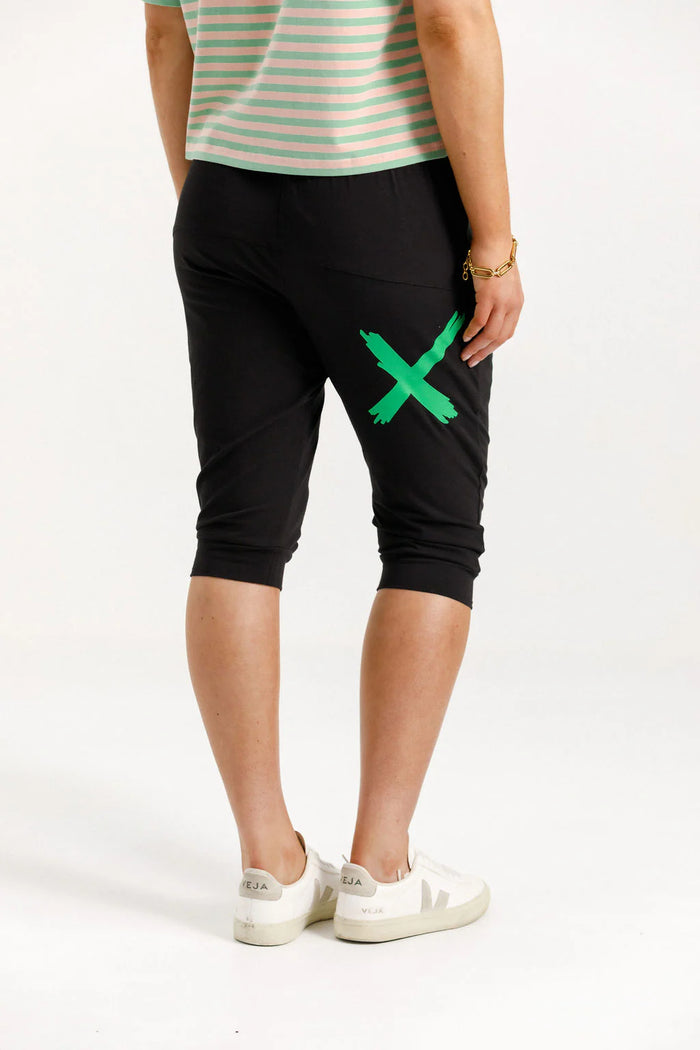 3/4 APARTMENT PANTS BLACK WITH KELLY GREEN X