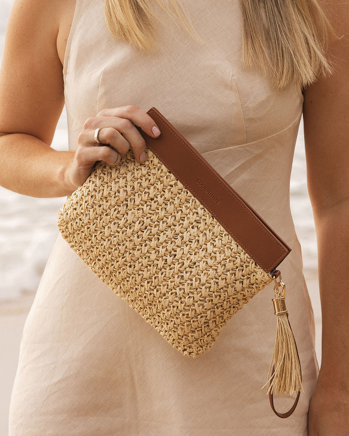 FERN RAFFIA CLUTCH TAN