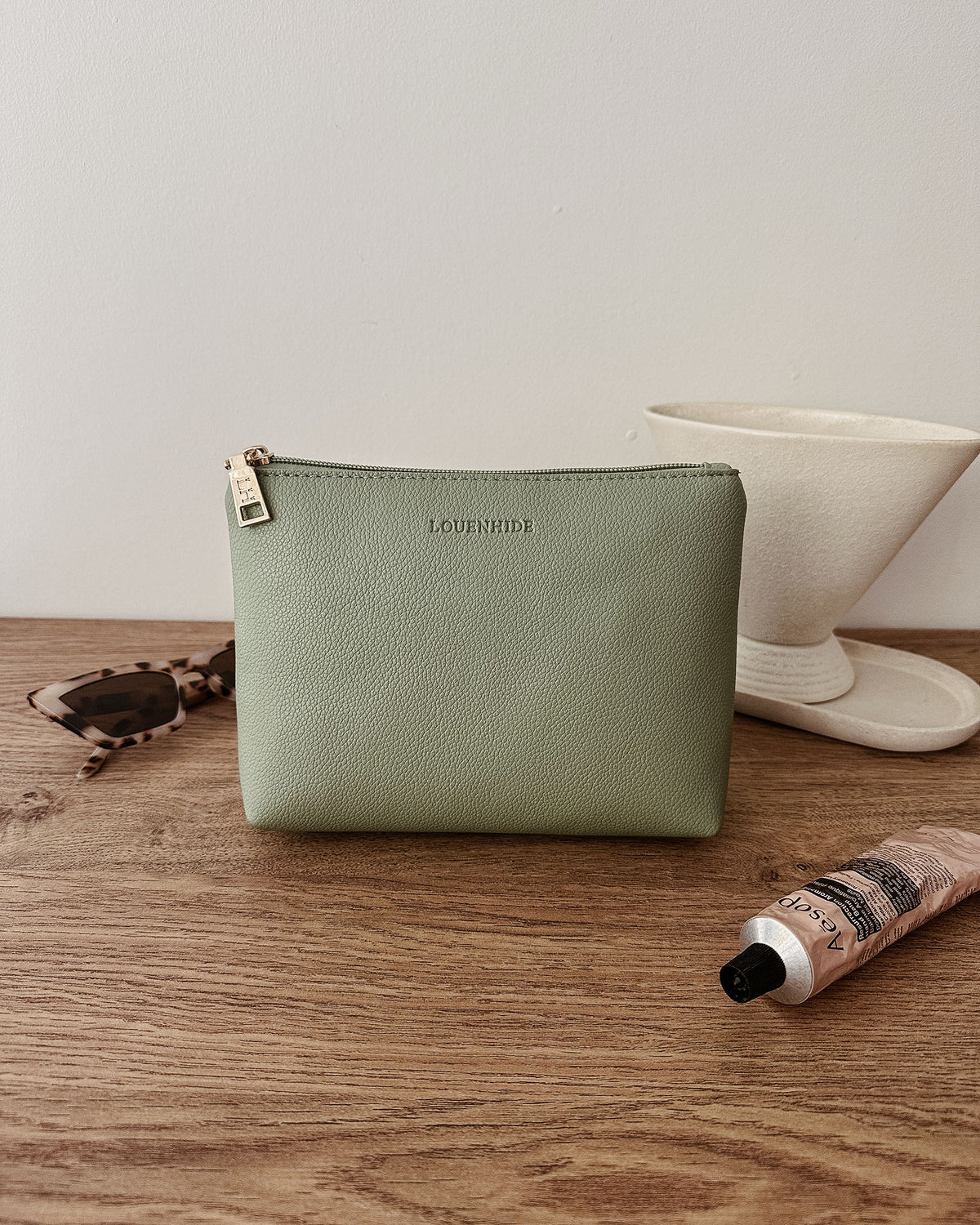 THE EVERYDAY POUCH SAGE GREEN