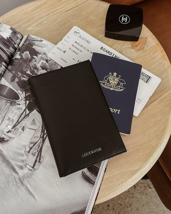 VENICE PASSPORT HOLDER BLACK