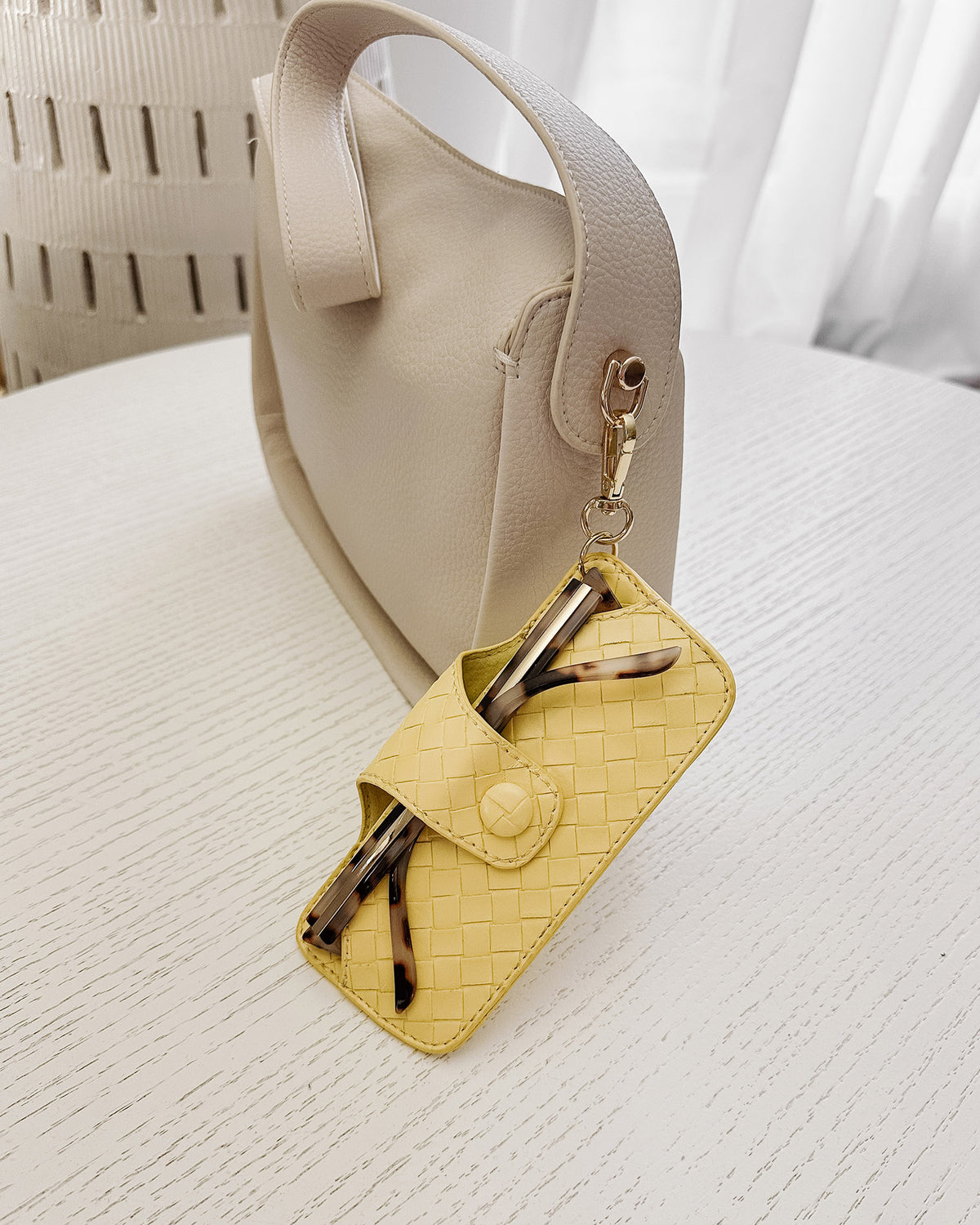 SKITTLE SUNGLASS CASE WOVEN BUTTER