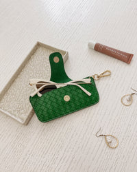 SKITTLE SUNGLASS CASE WOVEN GREEN