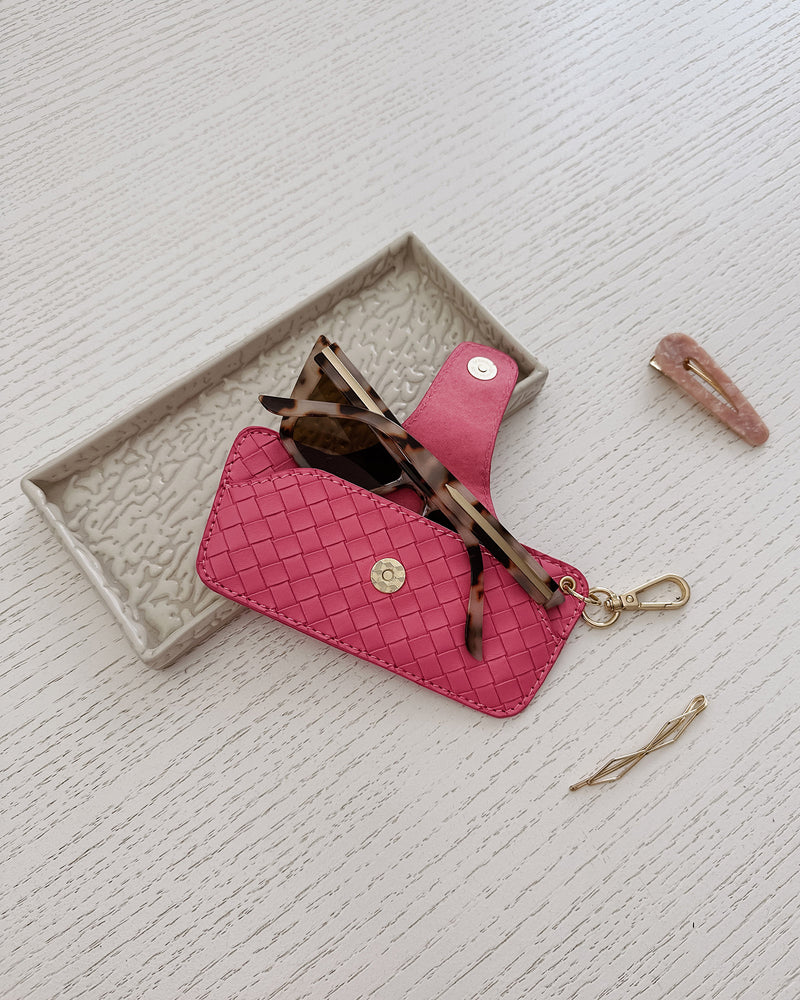 SKITTLE SUNGLASS CASE WOVEN HOT PINK