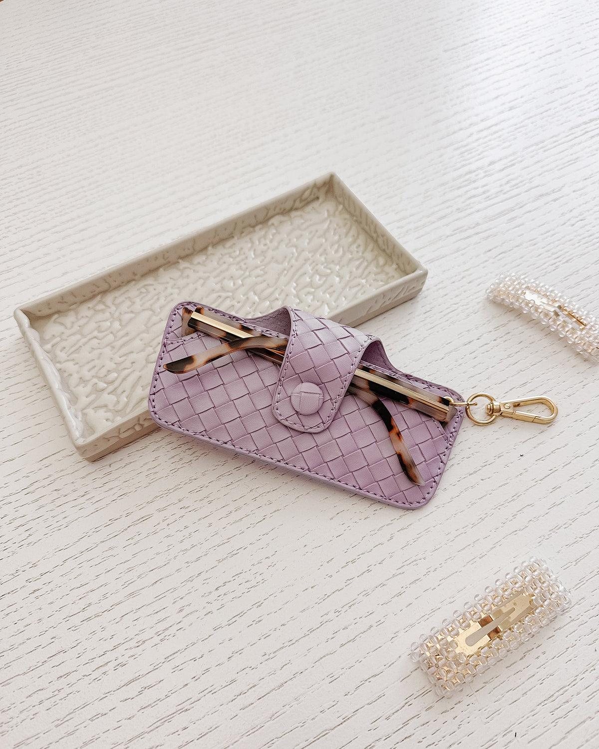 SKITTLE SUNGLASS CASE WOVEN LILAC