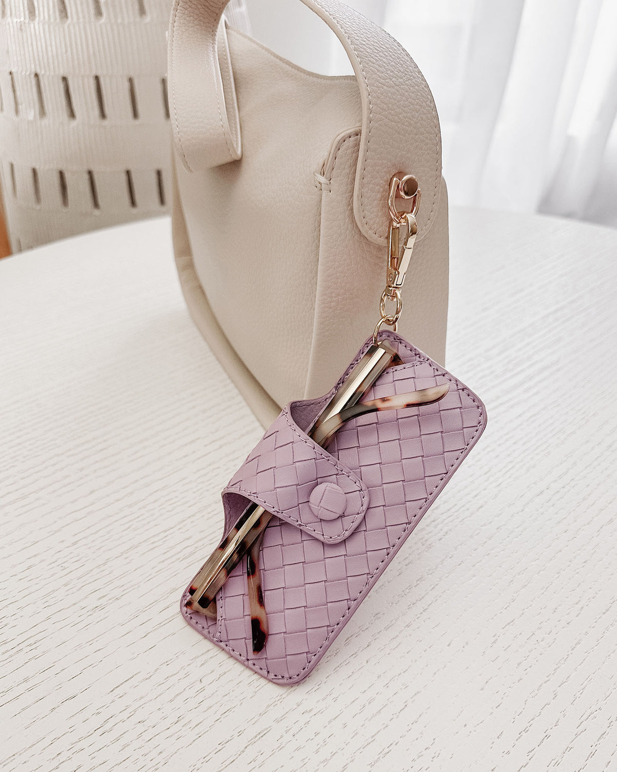 SKITTLE SUNGLASS CASE WOVEN LILAC