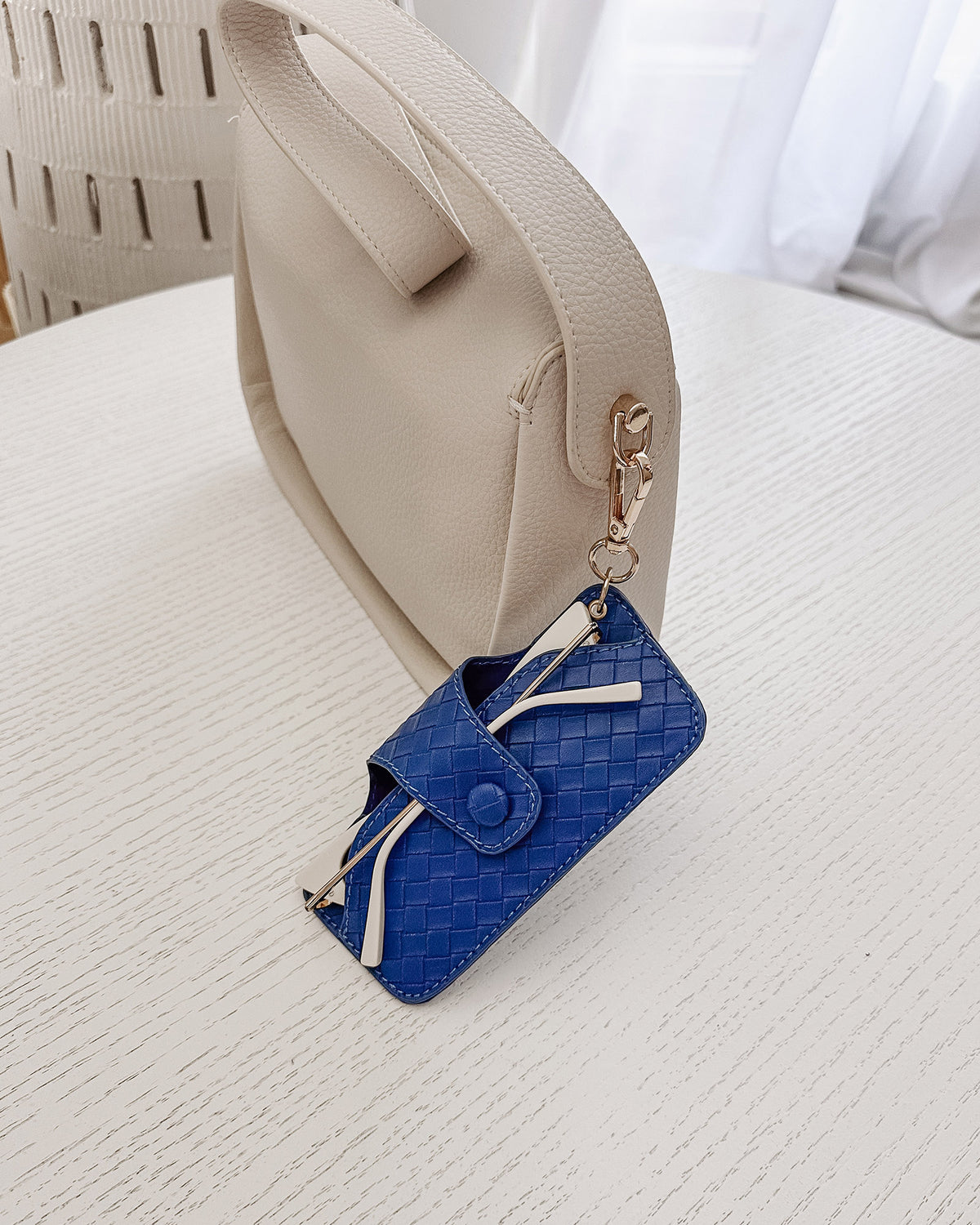 SKITTLE SUNGLASS CASE WOVEN OCEAN BLUE