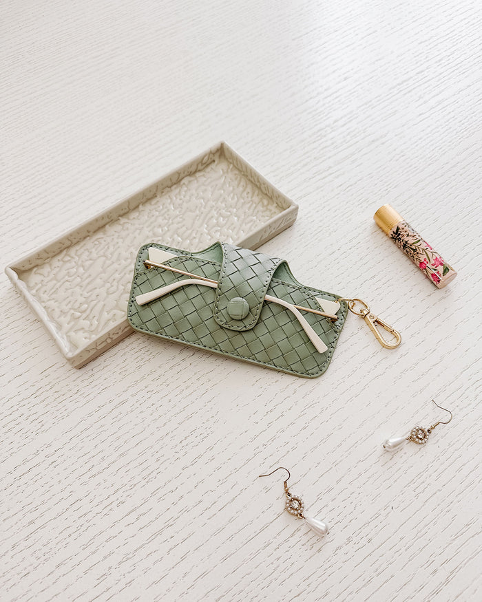 SKITTLE SUNGLASS CASE WOVEN SAGE GREEN
