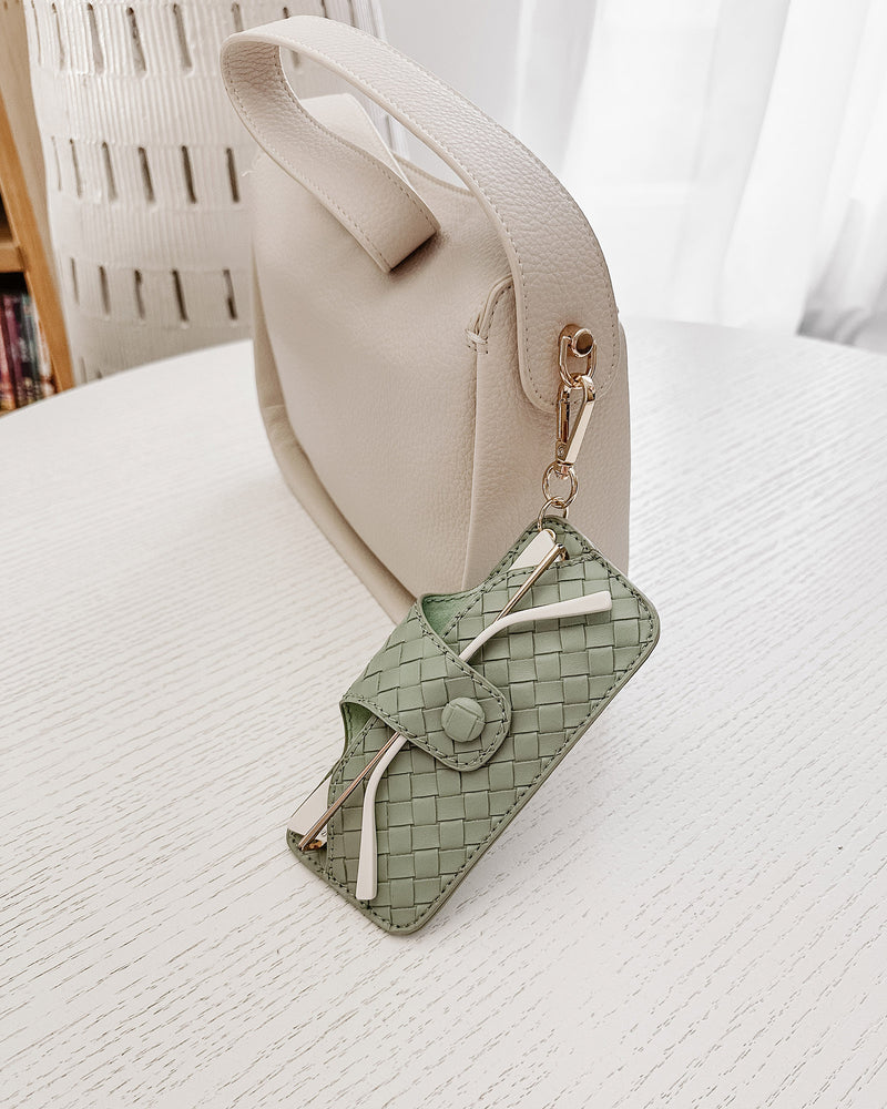 SKITTLE SUNGLASS CASE WOVEN SAGE GREEN