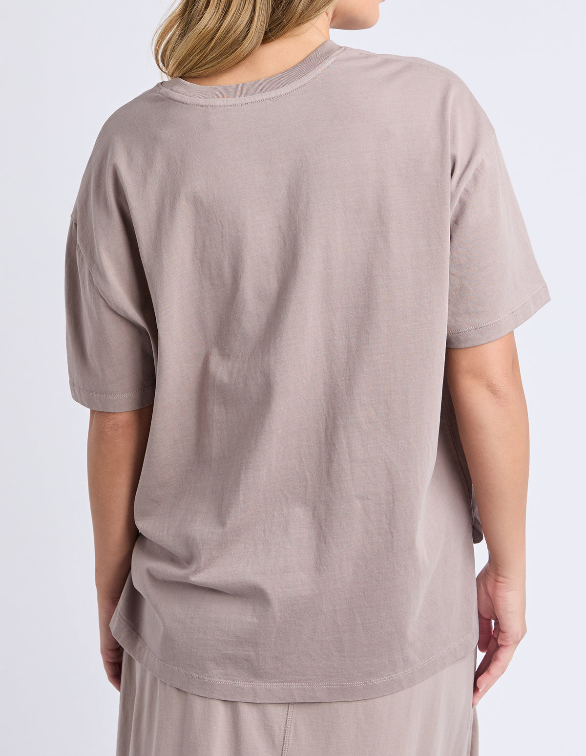SIMPLIFIED TEE MOCHA