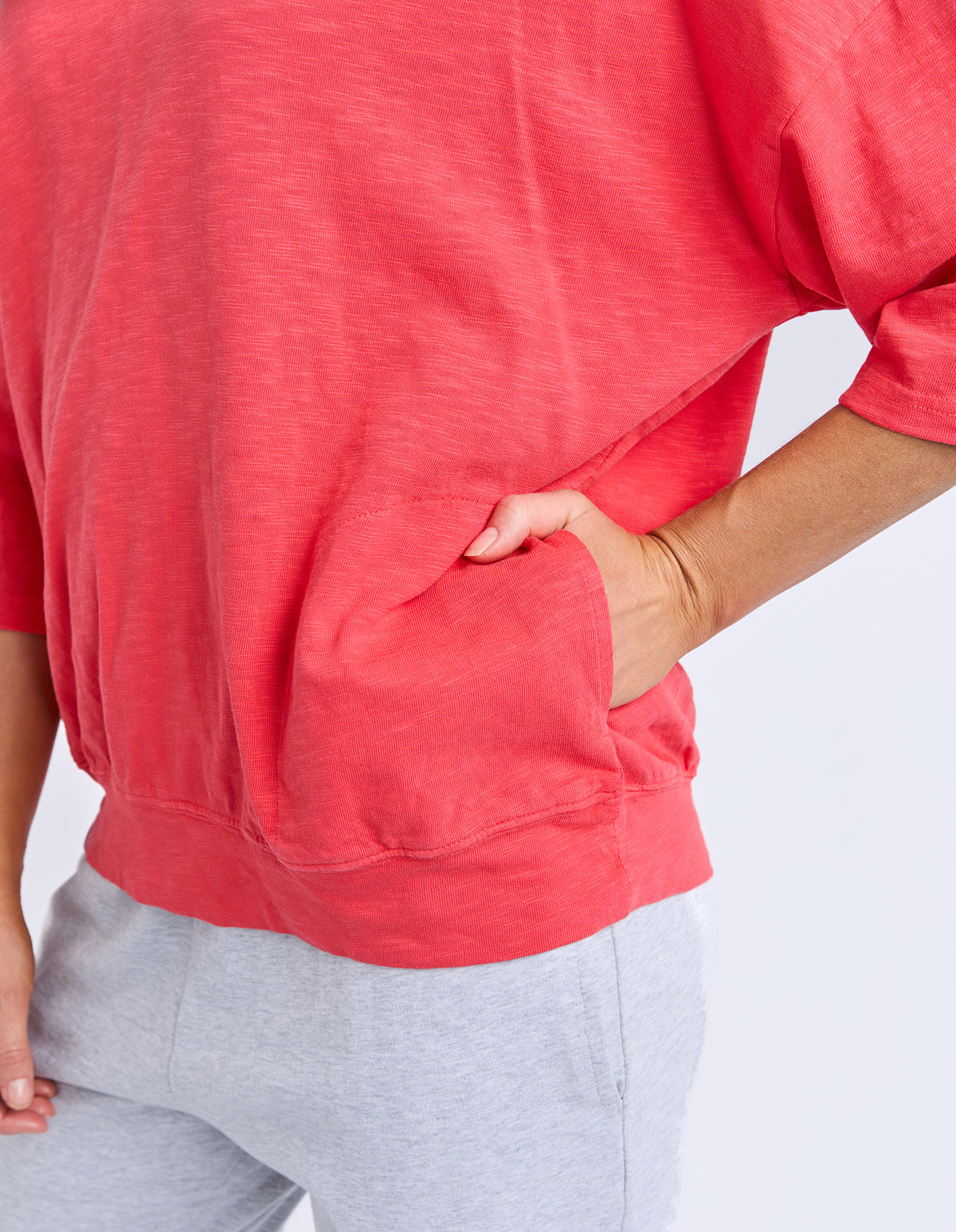 MAZIE VEE NECK CAYENNE