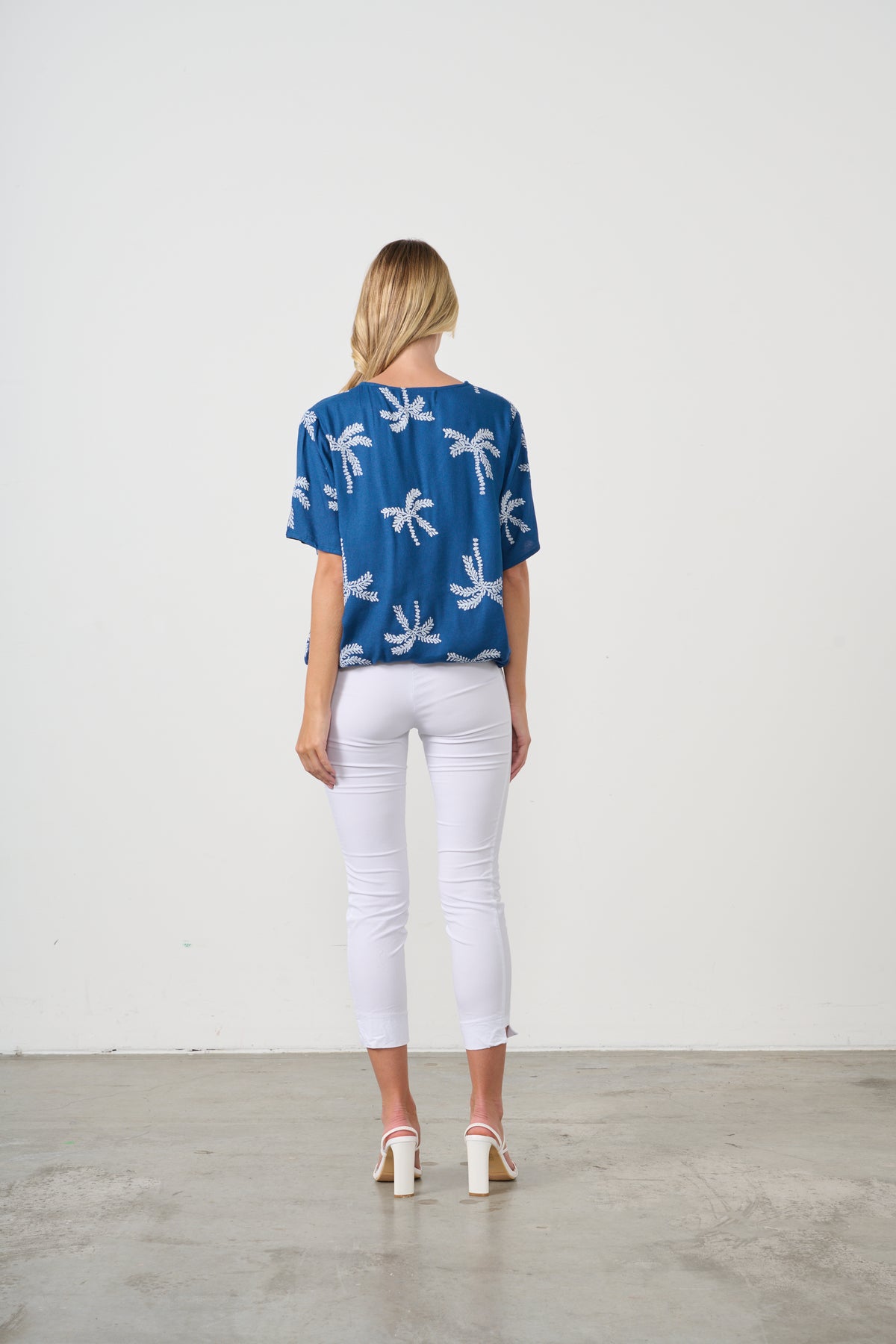 ELASTIC HEM BLOUSE PALMS PRINT