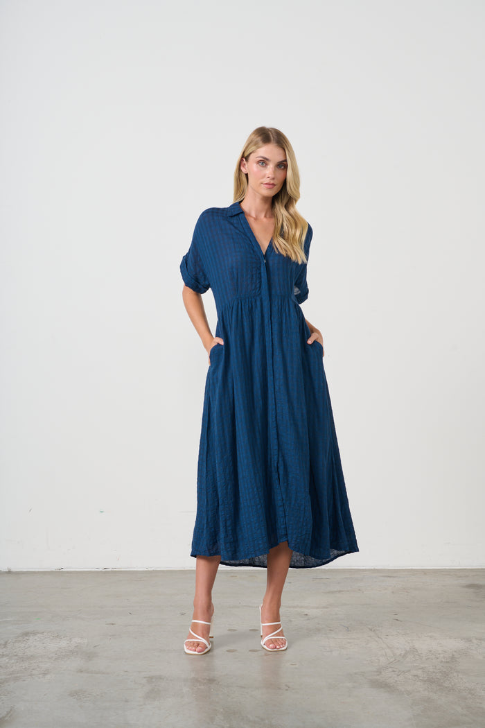 SEERSUCKER DRESS HIDDEN BUTTONS OXFORD BLUE