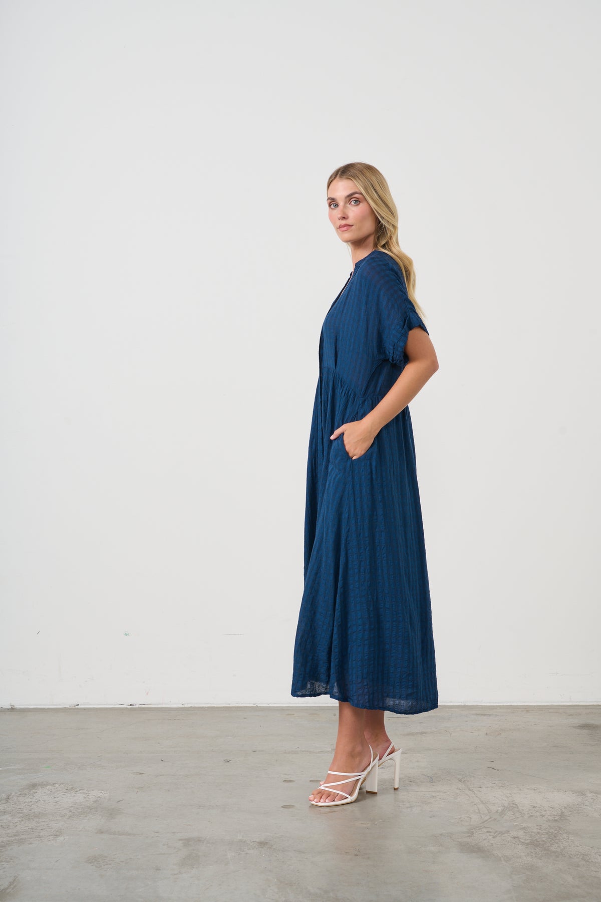 SEERSUCKER DRESS HIDDEN BUTTONS OXFORD BLUE