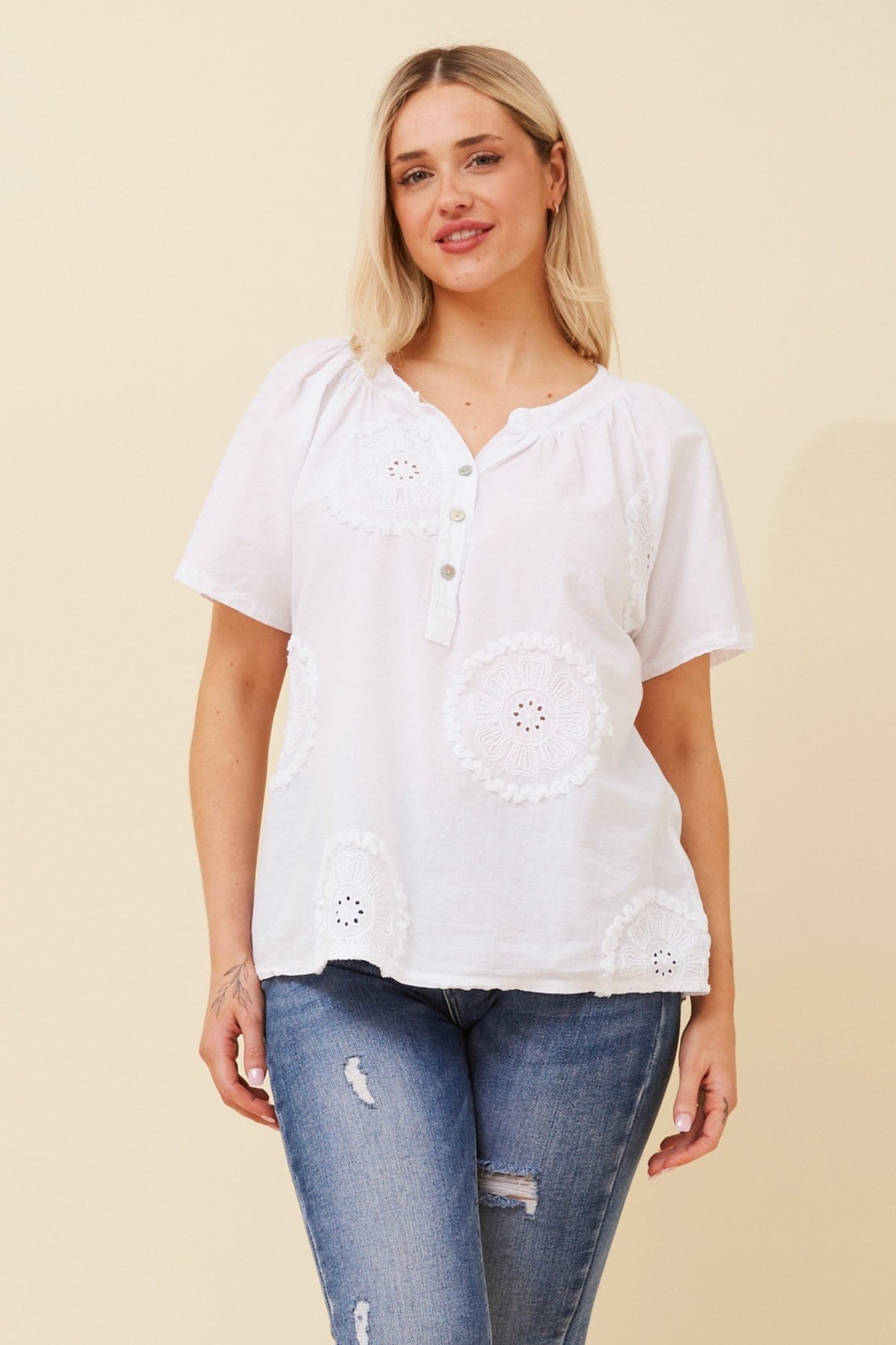 BOTTEGA MODA_EMBROIDERED CIRCLE TOP WHITE _ EMBROIDERED CIRCLE TOP WHITE _ Ebony Boutique NZ