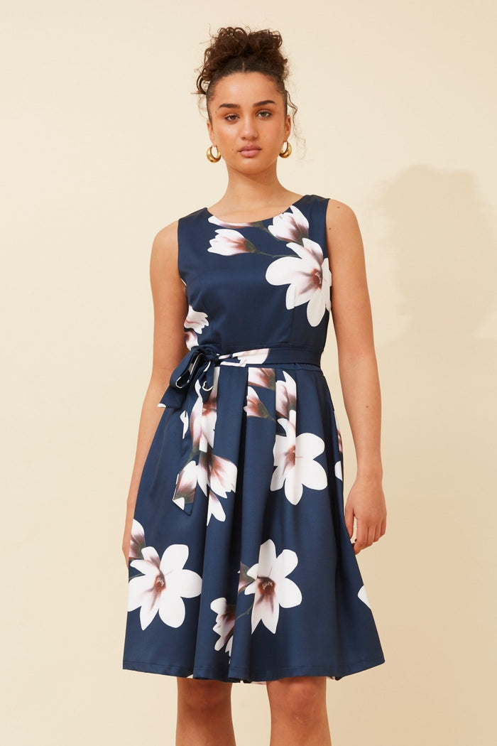 CAROLINE MORGAN_FLORAL FIT AND FLARE DRESS WAIST TIE NAVY _ FLORAL FIT AND FLARE DRESS WAIST TIE NAVY _ Ebony Boutique NZ