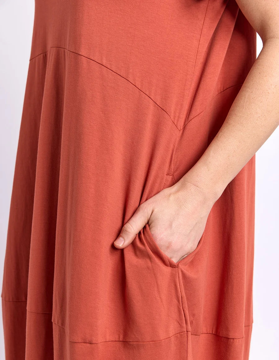 DIANA SHORT SLEEVE DRESS EARTH BROWN