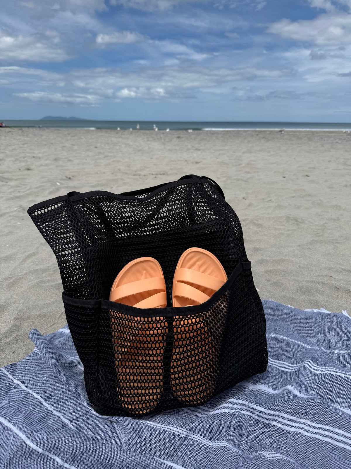 DUNE ROAD_BEACH BAG MESH WITH POCKETS BLACK _ BEACH BAG MESH WITH POCKETS BLACK _ Ebony Boutique NZ