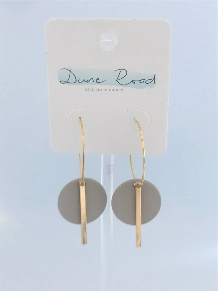 DUNE ROAD_HOOP RESIN CIRCLE GOLD BAR EARRINGS LATTE _ HOOP RESIN CIRCLE GOLD BAR EARRINGS LATTE _ Ebony Boutique NZ