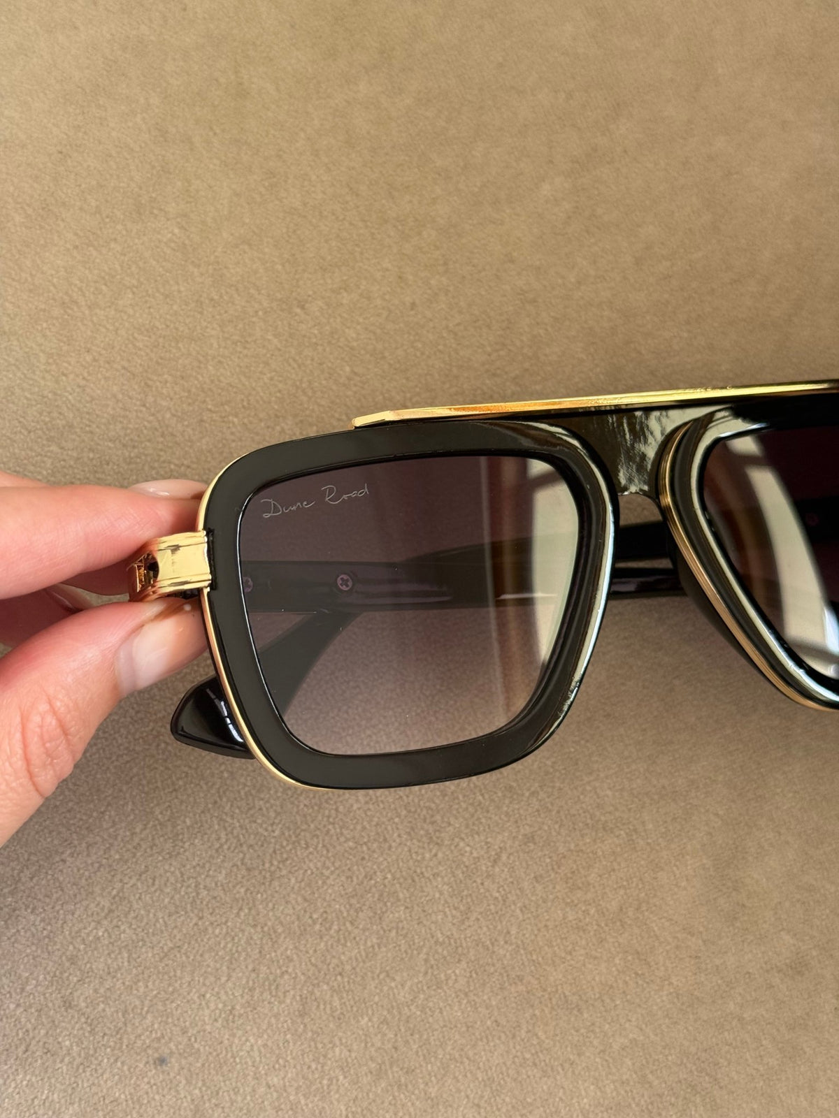 DUNE ROAD_JETSET SUNGLASSES _ JETSET SUNGLASSES _ Ebony Boutique NZ