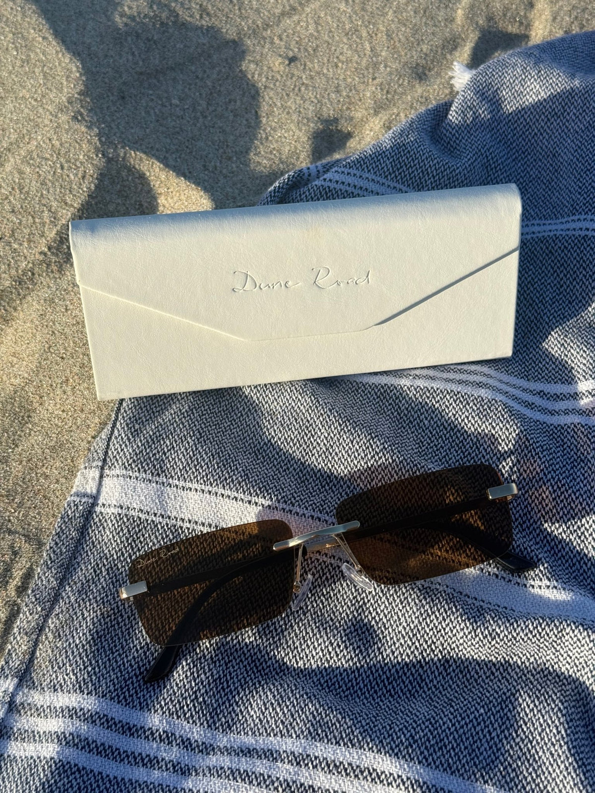 DUNE ROAD_LINEA SUNGLASSES _ LINEA SUNGLASSES _ Ebony Boutique NZ