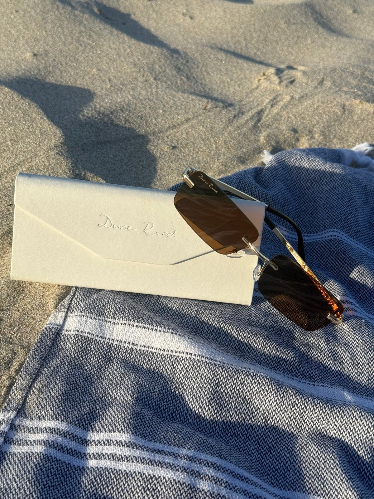 DUNE ROAD_LINEA SUNGLASSES _ LINEA SUNGLASSES _ Ebony Boutique NZ