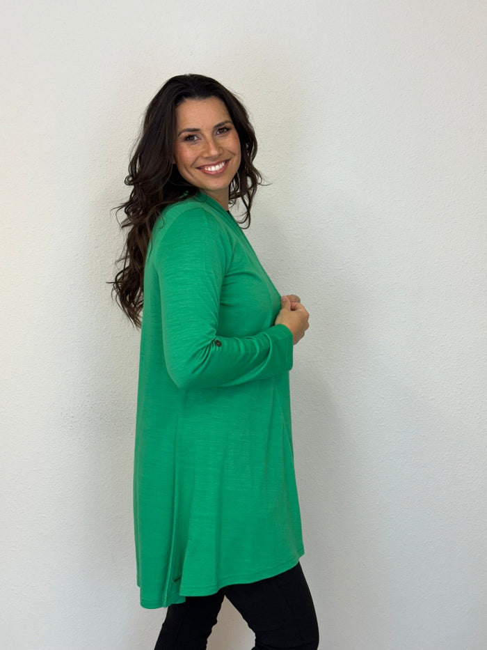EBONY_TAB SLEEVE 100% MERINO EDGE TO EDGE A - LINE CARDIGAN VERDE EBAS591VER _ TAB SLEEVE 100% MERINO EDGE TO EDGE A - LINE CARDIGAN VERDE EBAS591VER _ Ebony Boutique NZ