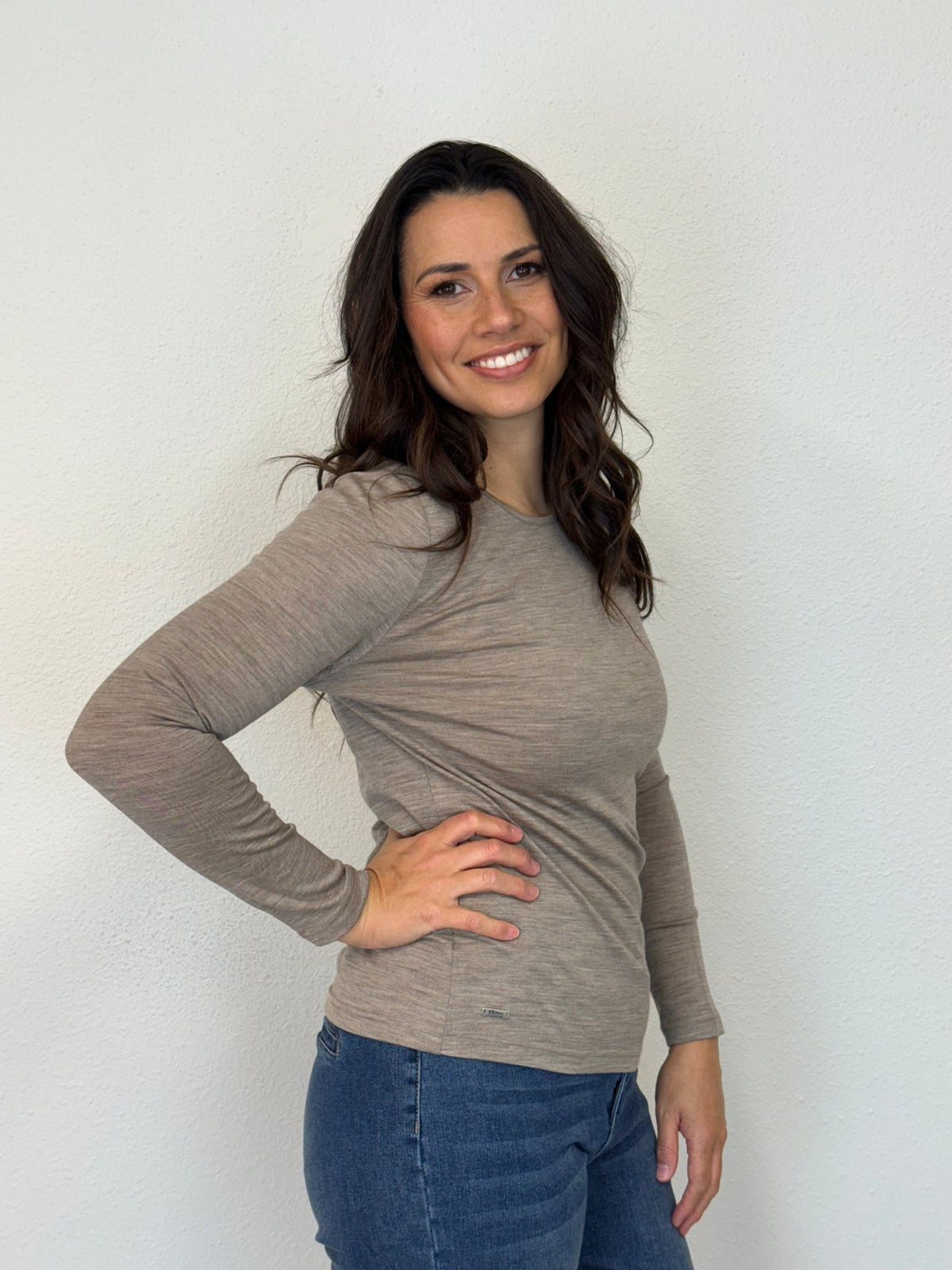 EBONY_WOMENS 100% MERINO (210) LONG SLEEVE CREW TOP CAPPUCCINO _ WOMENS 100% MERINO (210) LONG SLEEVE CREW TOP CAPPUCCINO _ Ebony Boutique NZ