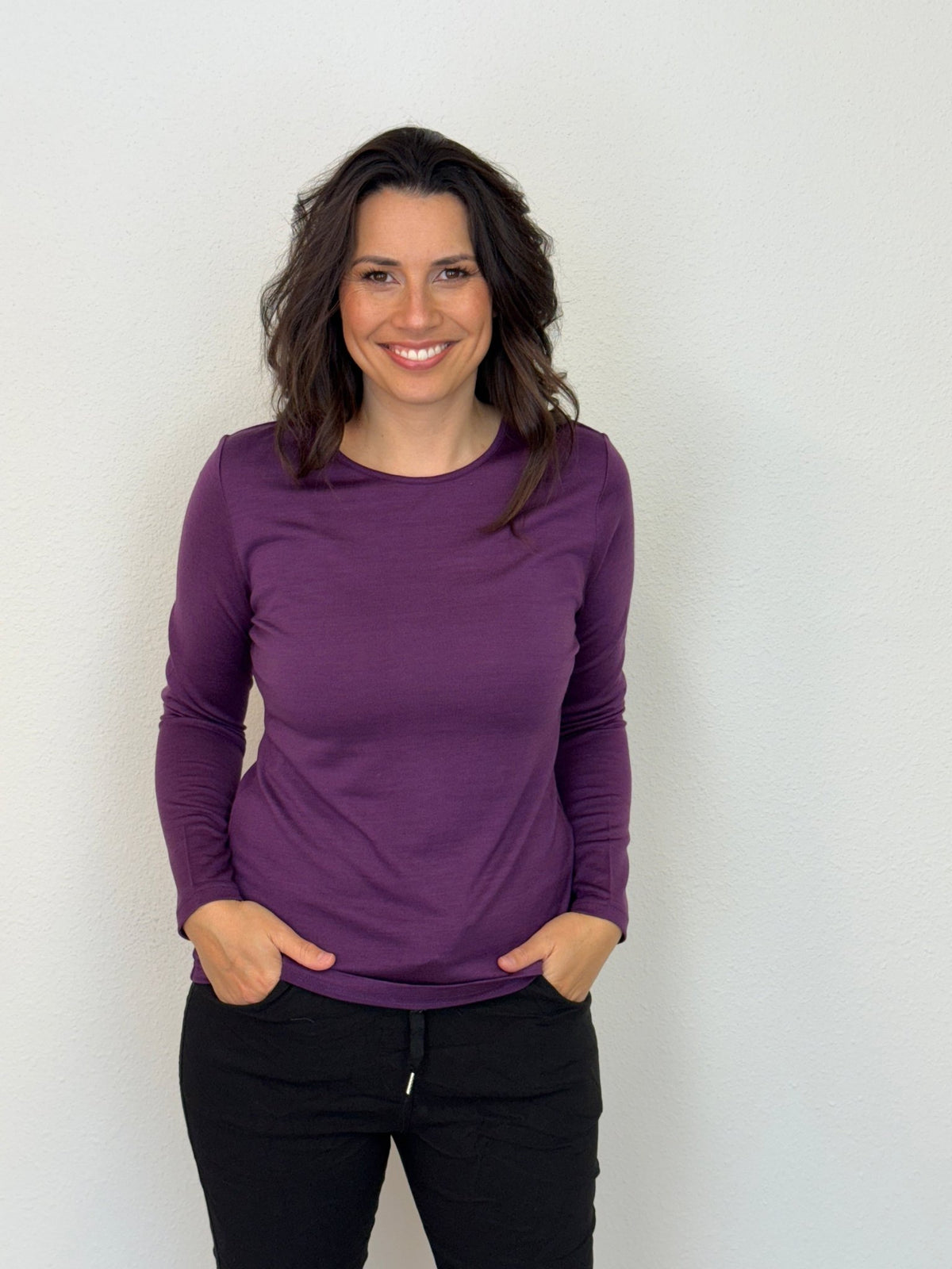 EBONY_WOMENS 100% MERINO (210) LONG SLEEVE CREW TOP ITALIAN PLUM _ WOMENS 100% MERINO (210) LONG SLEEVE CREW TOP ITALIAN PLUM _ Ebony Boutique NZ