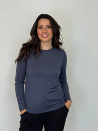 EBONY_WOMENS 100% MERINO (210) LONG SLEEVE CREW TOP MIDNIGHT _ WOMENS 100% MERINO (210) LONG SLEEVE CREW TOP MIDNIGHT _ Ebony Boutique NZ