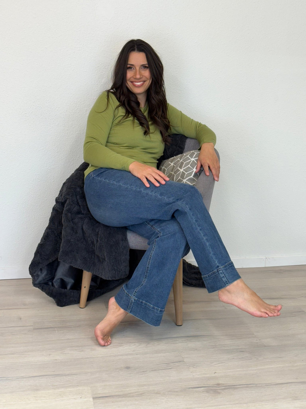 EBONY_WOMENS 100% MERINO (210) LONG SLEEVE CREW TOP SUMMER PEAR _ WOMENS 100% MERINO (210) LONG SLEEVE CREW TOP SUMMER PEAR _ Ebony Boutique NZ