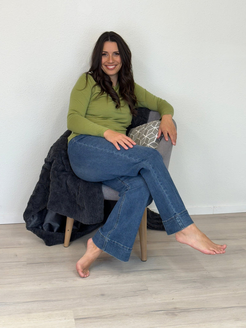 EBONY_WOMENS 100% MERINO (210) LONG SLEEVE CREW TOP SUMMER PEAR _ WOMENS 100% MERINO (210) LONG SLEEVE CREW TOP SUMMER PEAR _ Ebony Boutique NZ