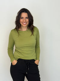 EBONY_WOMENS 100% MERINO (210) LONG SLEEVE CREW TOP SUMMER PEAR _ WOMENS 100% MERINO (210) LONG SLEEVE CREW TOP SUMMER PEAR _ Ebony Boutique NZ