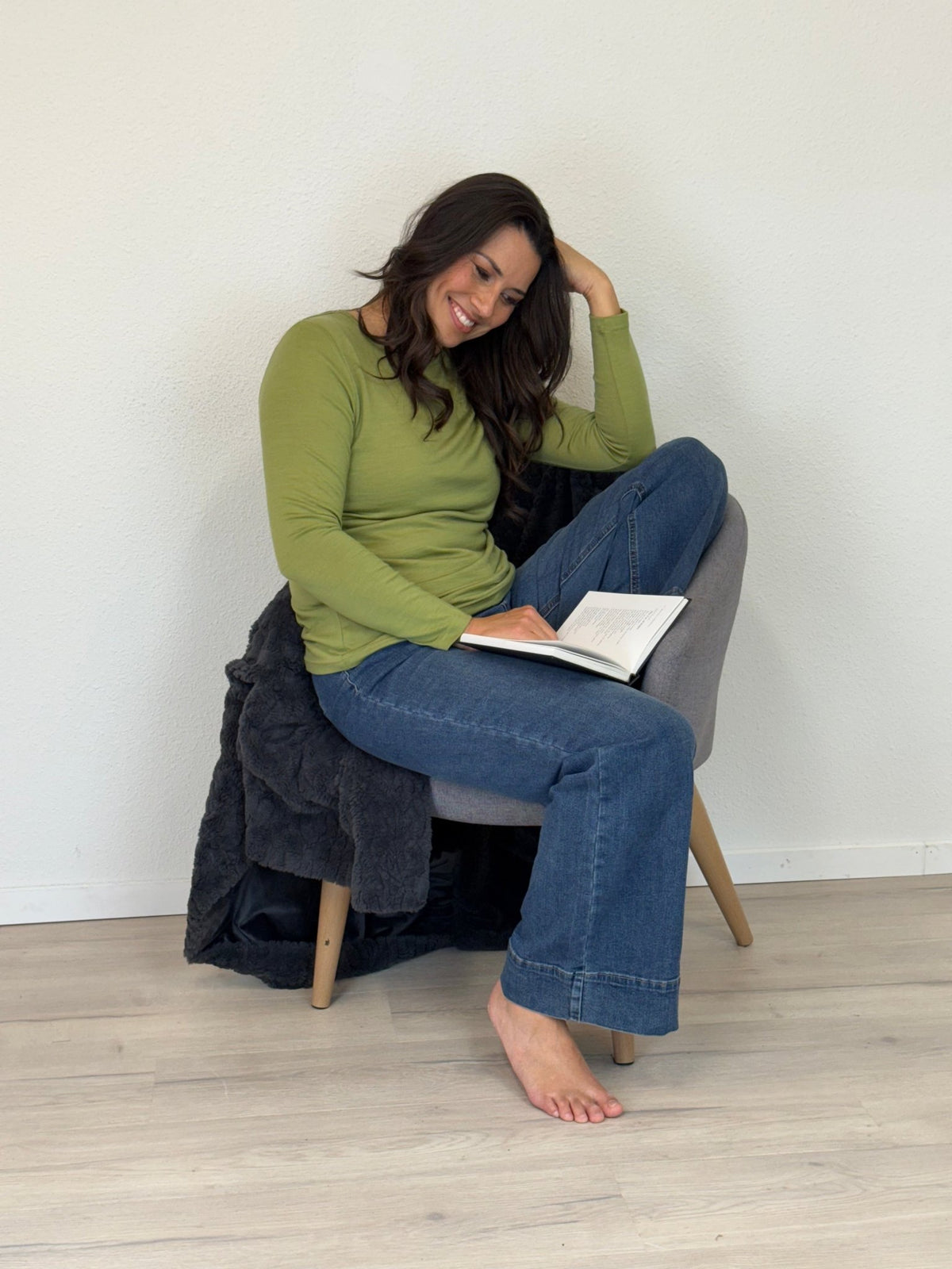 EBONY_WOMENS 100% MERINO (210) LONG SLEEVE CREW TOP SUMMER PEAR _ WOMENS 100% MERINO (210) LONG SLEEVE CREW TOP SUMMER PEAR _ Ebony Boutique NZ