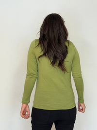 EBONY_WOMENS 100% MERINO (210) LONG SLEEVE CREW TOP SUMMER PEAR _ WOMENS 100% MERINO (210) LONG SLEEVE CREW TOP SUMMER PEAR _ Ebony Boutique NZ